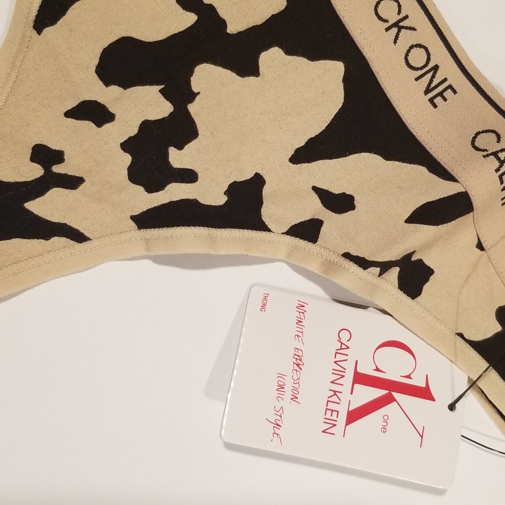 Calvin Klein Thong NWT - Picture 3 of 3